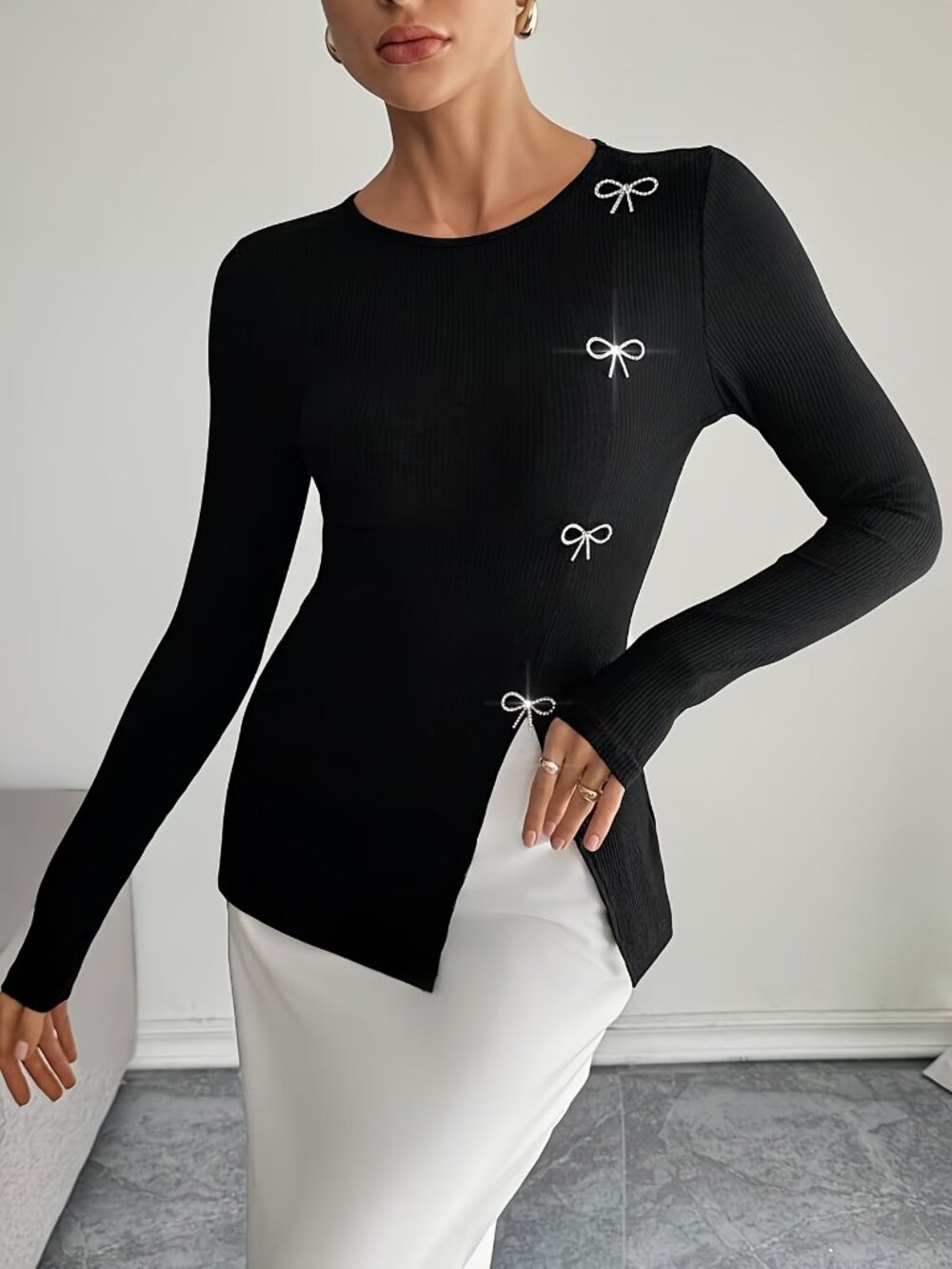 Rhinestone Accent Sz M Slim-Fit Long-Sleeve T-Shirt w Slit,Solid Black Color